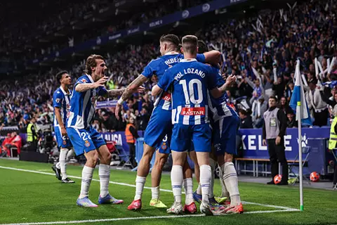 صفقة عملاقة.. مالك بيرنلي يقترب من امتلاك إسبانيول بالكامل